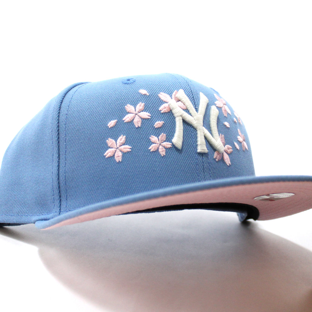 New York Yankees Cherry Blossom New Era 59Fifty Fitted Hat (Glow in the  Dark Sky Blue Pink Under Brim)