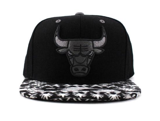 [最終値下げ]Mitchell & Ness Chicago Bulls 黒白 Amazon.com: Mitchell & Ness Chicago Bulls NBA Playoff Wins