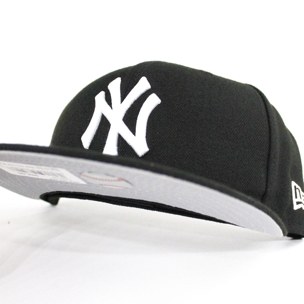 Black brim hat fitted Clearance