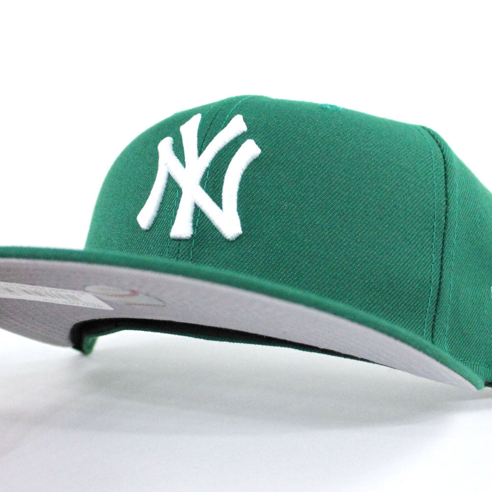 New Era Flat Brim 59FIFTY Farm Team New York Yankees MLB Grey and Navy Blue  Fitted Cap