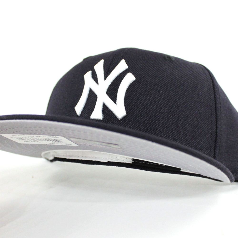 Black yankee fitted grey brim Clearance